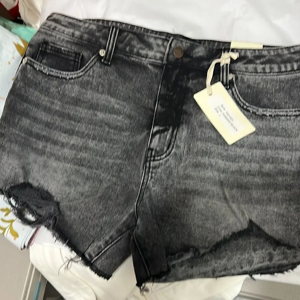 L.T.J. Letter To Juliet raw hem cutoff washed black denim jean shorts Large NWT - Picture 3 of 14